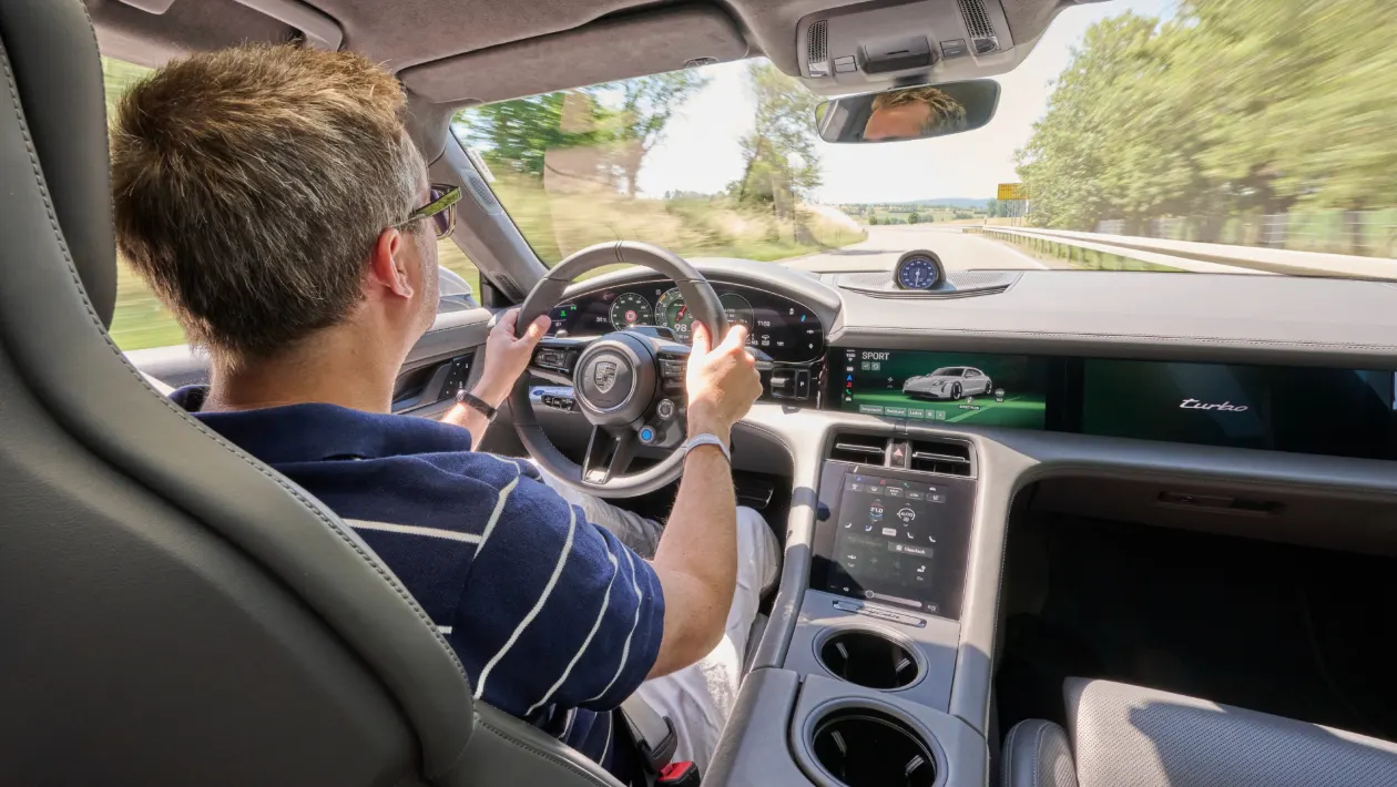 Porsche Taycan E-Shift ภายใน