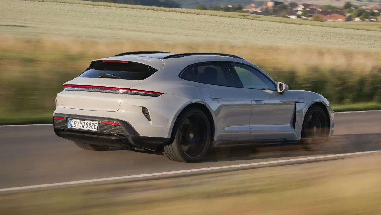 Porsche Taycan E-Shift ด้านหลัง